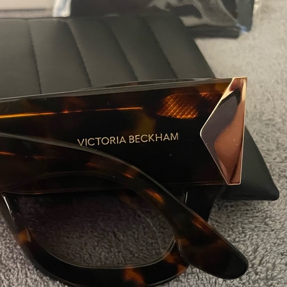 Victoria Beckham Sunglasses - Picture 5 of 7